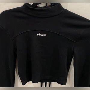NWT hide Korea black brand mock neck long sleeve logo top medium